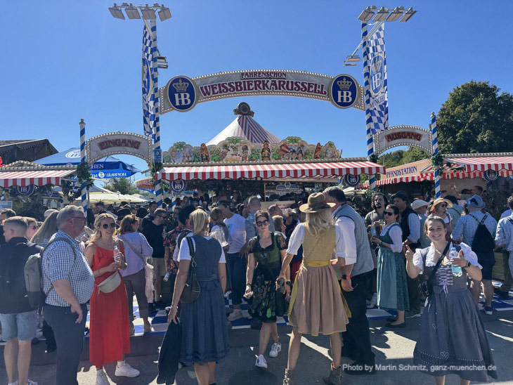 Oktoberfest Weißbierkarussel: das Weißbierkarussel Fahrenschon auf dem Oktoberfest 2023 mit neuer Front, die viel Liebe zum Detail zeigt (©Foto:Martin Schmitz)
